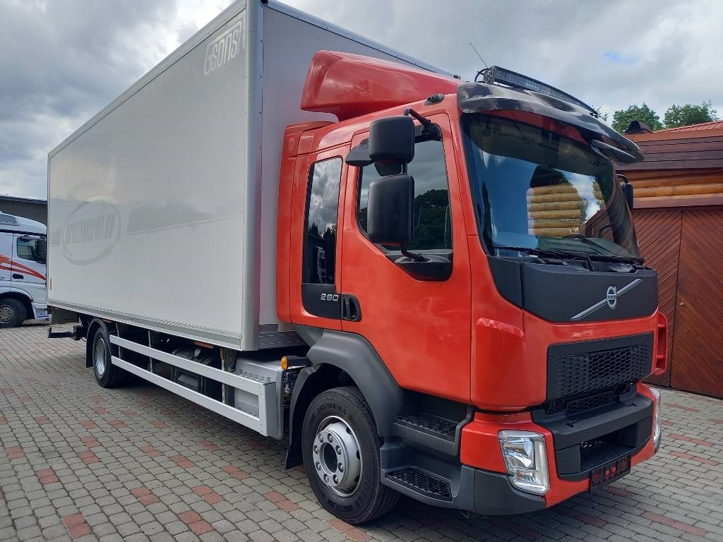 Volvo FL 280, 4x2, GW 16000KG, EURO 6 - Dobozos felépítményű teherautó: 4 kép. Volvo FL 280, 4x2, GW 16000KG, EURO 6 - Dobozos felépítményű teherautó: 4 kép.