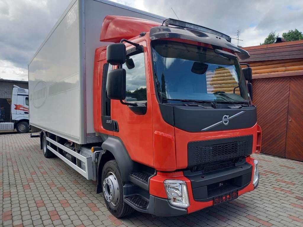 Volvo FL 280, 4x2, GW 16000KG, EURO 6 - Dobozos felépítményű teherautó: 3 kép. Volvo FL 280, 4x2, GW 16000KG, EURO 6 - Dobozos felépítményű teherautó: 3 kép.