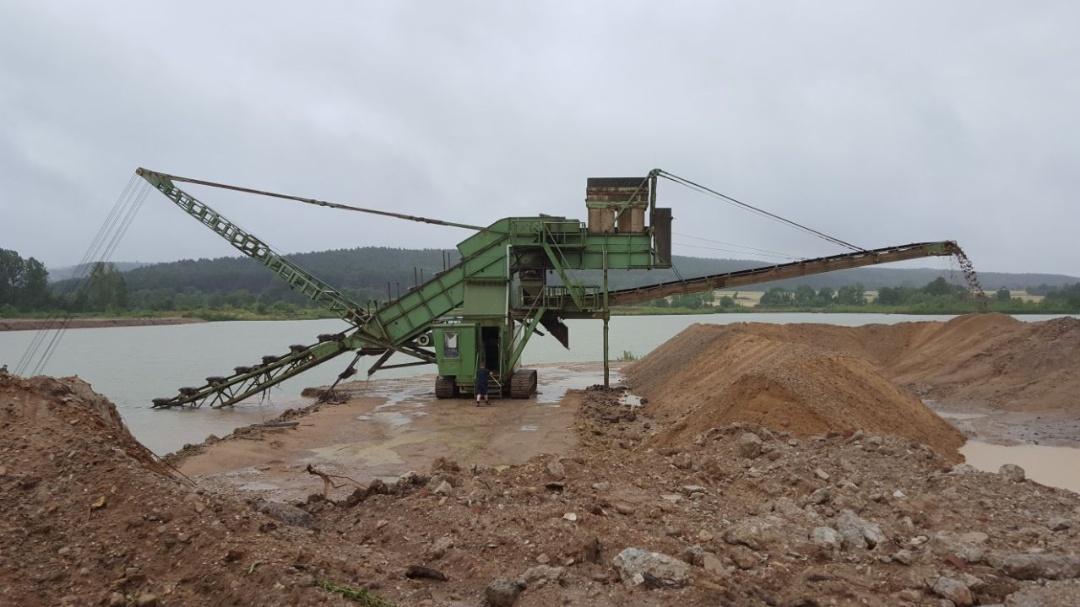 150 t 14m Arbeitstiefe - Vonóvedres kotrógép: 2 kép. 150 t 14m Arbeitstiefe - Vonóvedres kotrógép: 2 kép.