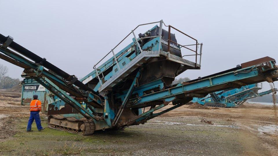 Powerscreen CHIEFTAIN 1400 Raupmobile Siebanlage - Osztályozó berendezés: 1 kép. Powerscreen CHIEFTAIN 1400 Raupmobile Siebanlage - Osztályozó berendezés: 1 kép.