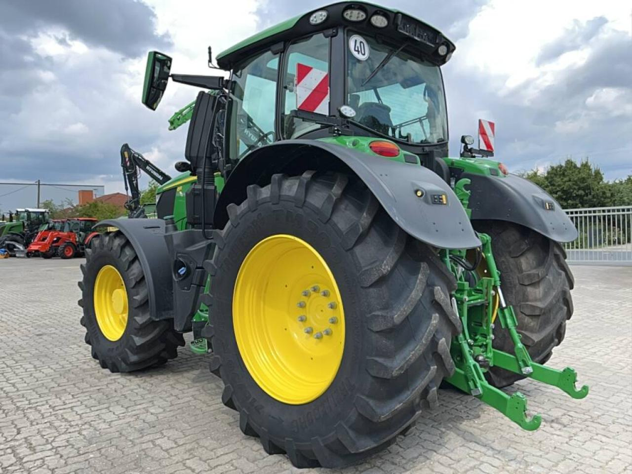 John Deere 6R230 - Traktor: 4 kép. John Deere 6R230 - Traktor: 4 kép.