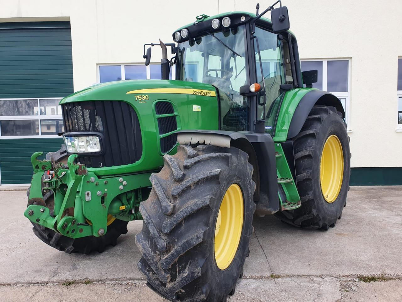 John Deere 7530 Premium - Traktor: 1 kép. John Deere 7530 Premium - Traktor: 1 kép.