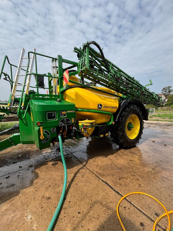 John Deere M952 I - Vontatott permetezők: 1 kép. John Deere M952 I - Vontatott permetezők: 1 kép.