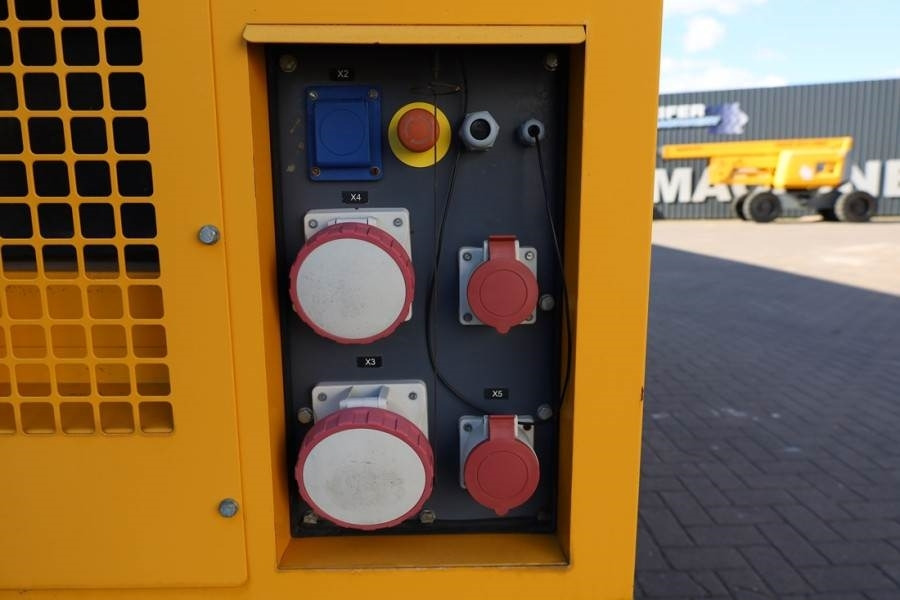 Atlas Copco QAS 150 Diesel, 150KVA * NON - WORKING * - Áramfejlesztő: 3 kép. Atlas Copco QAS 150 Diesel, 150KVA * NON - WORKING * - Áramfejlesztő: 3 kép.