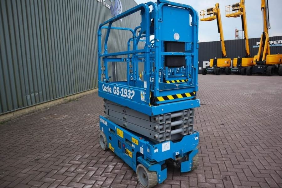 Genie GS1932 E-Drive Several In Stock, 8m Working Height - Ollós emelő: 3 kép. Genie GS1932 E-Drive Several In Stock, 8m Working Height - Ollós emelő: 3 kép.