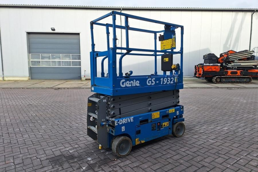 Genie GS1932 E-Drive Several In Stock, 8m Working Height - Ollós emelő: 2 kép. Genie GS1932 E-Drive Several In Stock, 8m Working Height - Ollós emelő: 2 kép.
