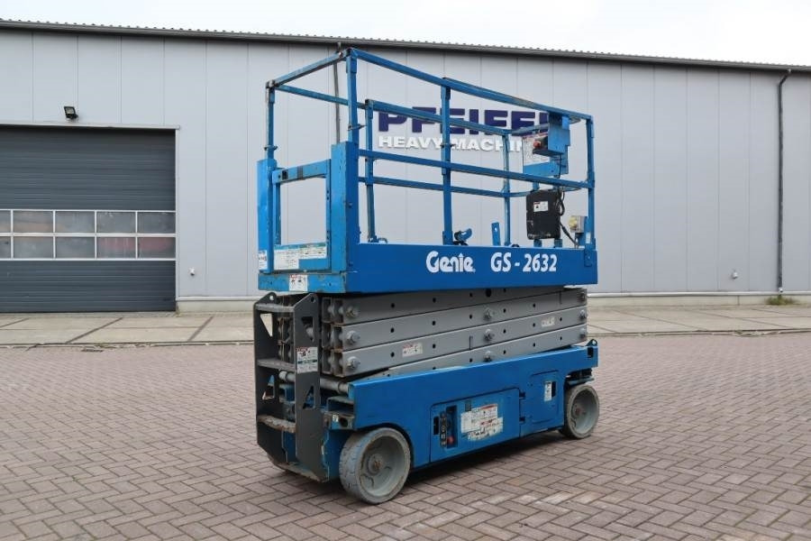 Genie GS2632 Electric, Working Height 10m, 227kg Capacit - Ollós emelő: 3 kép. Genie GS2632 Electric, Working Height 10m, 227kg Capacit - Ollós emelő: 3 kép.