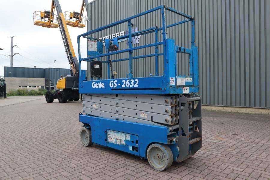 Genie GS2632 Electric, Working Height 10m, 227kg Capacit - Ollós emelő: 4 kép. Genie GS2632 Electric, Working Height 10m, 227kg Capacit - Ollós emelő: 4 kép.