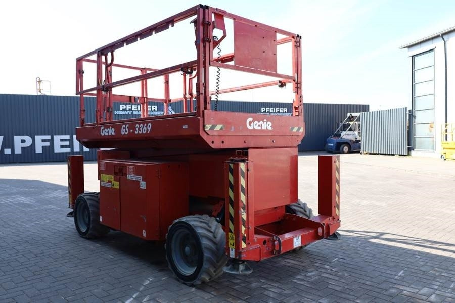Ollós emelő Genie GS3369DC Electric, 11.9m Working Height, 454kg Cap: 7 kép.