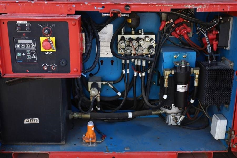 Ollós emelő Genie GS3369DC Electric, 11.9m Working Height, 454kg Cap: 12 kép.