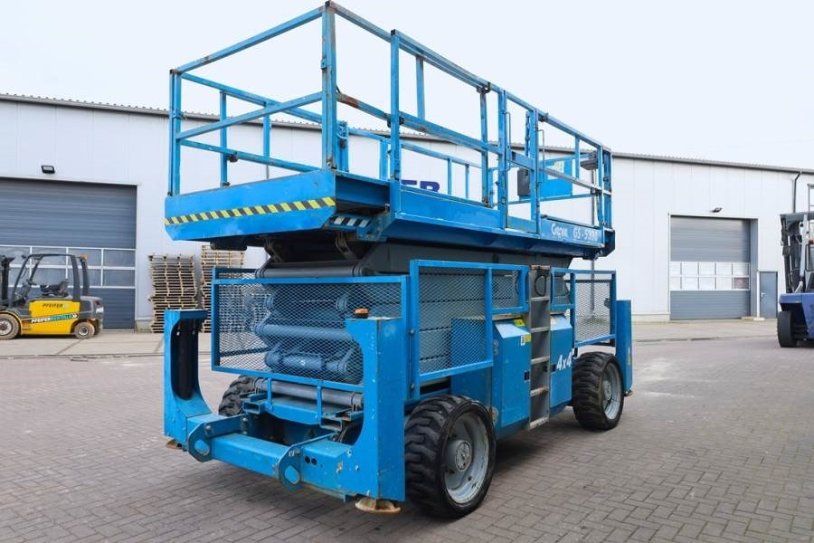 Genie GS5390 Diesel, 4x4 Drive, 18.15m Working Height, 6 - Ollós emelő: 2 kép. Genie GS5390 Diesel, 4x4 Drive, 18.15m Working Height, 6 - Ollós emelő: 2 kép.