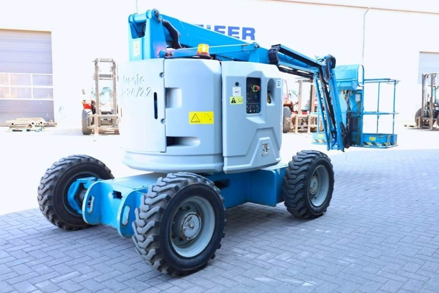 Genie Z34/22 Diesel, 4x4 Drive, 12.6m Working Height, 6. - Személyemelő: 2 kép. Genie Z34/22 Diesel, 4x4 Drive, 12.6m Working Height, 6. - Személyemelő: 2 kép.