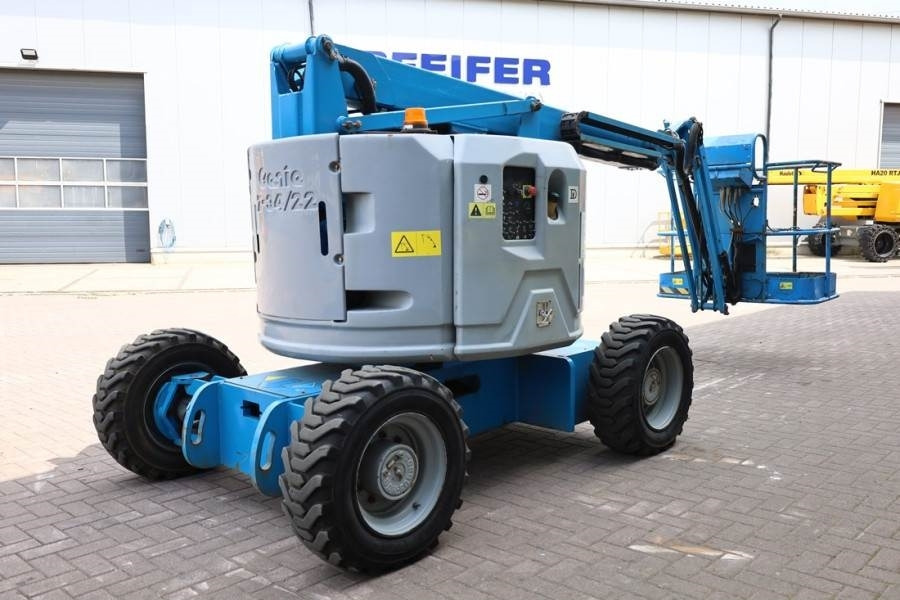 Genie Z34/22 Diesel, 4x4 Drive, 12.6m Working Height, 6. - Személyemelő: 2 kép. Genie Z34/22 Diesel, 4x4 Drive, 12.6m Working Height, 6. - Személyemelő: 2 kép.