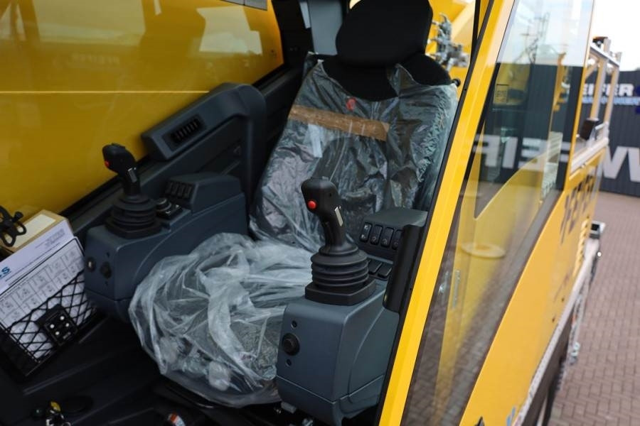 Grove GMK5250XL-1 Available For Rent, Dutch Registration  - Terepjáró autódaru: 5 kép. Grove GMK5250XL-1 Available For Rent, Dutch Registration  - Terepjáró autódaru: 5 kép.