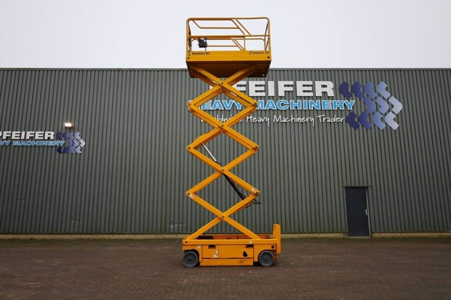 Haulotte Compact 10 Electric, 10.2m Working Height, 450kg C - Ollós emelő: 3 kép. Haulotte Compact 10 Electric, 10.2m Working Height, 450kg C - Ollós emelő: 3 kép.