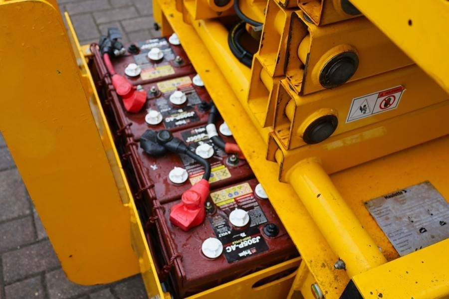 Haulotte Compact 10 Electric, 10.2m Working Height, 450kg C - Ollós emelő: 4 kép. Haulotte Compact 10 Electric, 10.2m Working Height, 450kg C - Ollós emelő: 4 kép.