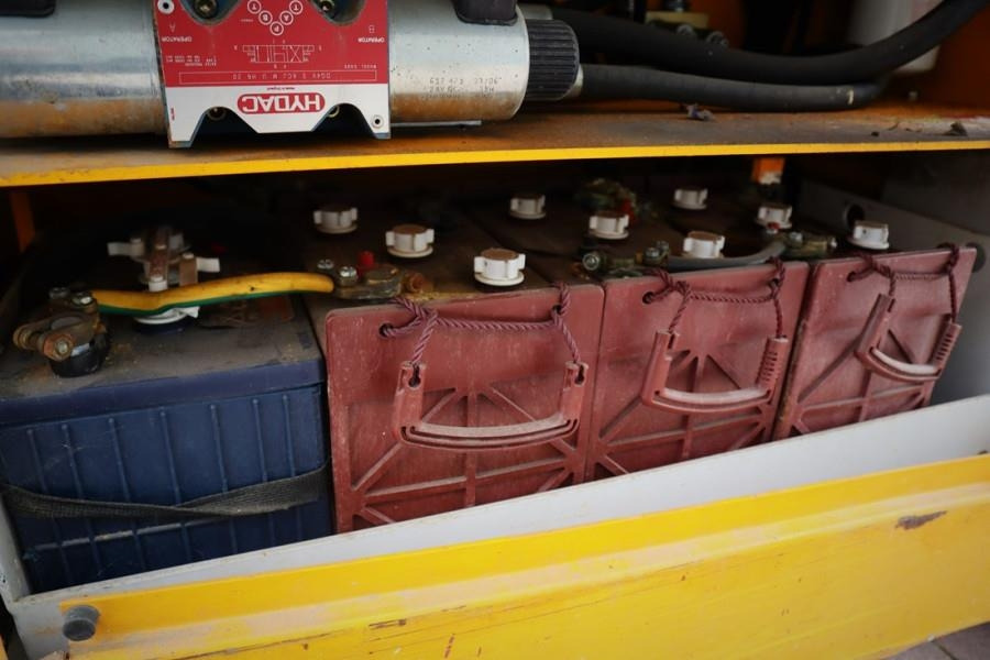 Haulotte Compact 12 RTE As-Is, Electric, 4x4 Drive, 12m Wor - Ollós emelő: 3 kép. Haulotte Compact 12 RTE As-Is, Electric, 4x4 Drive, 12m Wor - Ollós emelő: 3 kép.