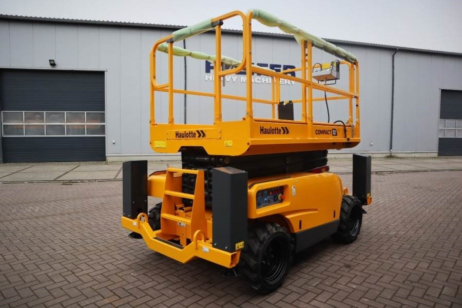 Haulotte Compact 12DX Valid Inspection, *Guarantee! Diesel,  - Ollós emelő: 2 kép. Haulotte Compact 12DX Valid Inspection, *Guarantee! Diesel,  - Ollós emelő: 2 kép.