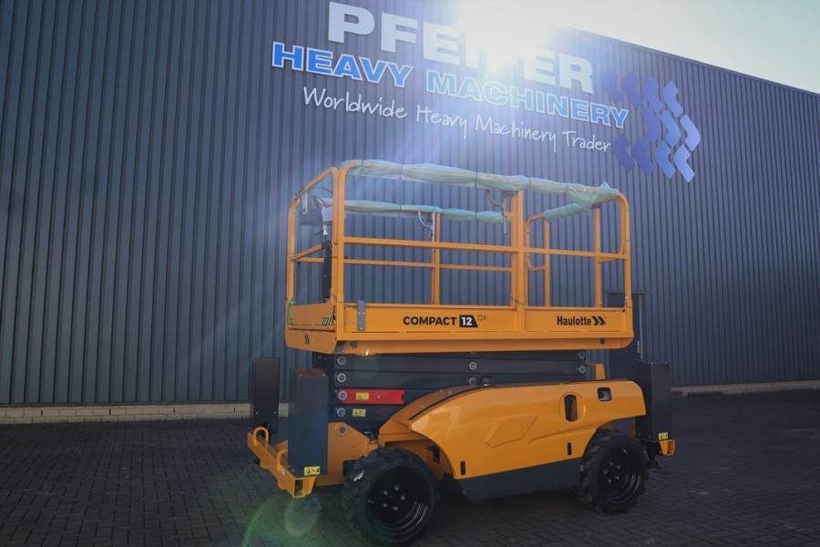 Haulotte Compact 12DX Valid Inspection, *Guarantee! Diesel,  - Ollós emelő: 1 kép. Haulotte Compact 12DX Valid Inspection, *Guarantee! Diesel,  - Ollós emelő: 1 kép.
