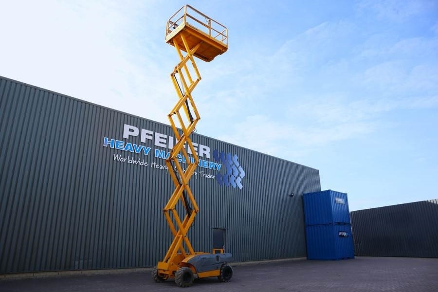 Haulotte Compact 12RTE Electric, 12m Working Height, 450kg - Ollós emelő: 3 kép. Haulotte Compact 12RTE Electric, 12m Working Height, 450kg - Ollós emelő: 3 kép.