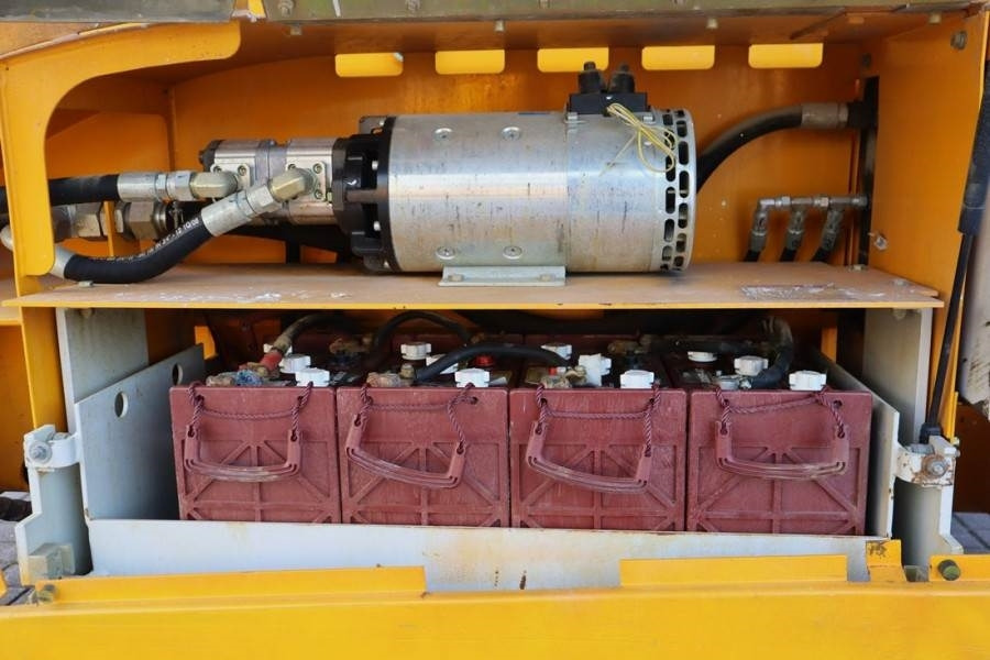 Haulotte Compact 12RTE Electric, 12m Working Height, 450kg - Ollós emelő: 4 kép. Haulotte Compact 12RTE Electric, 12m Working Height, 450kg - Ollós emelő: 4 kép.