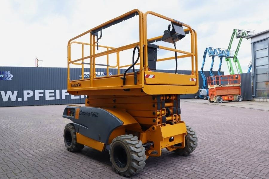 Ollós emelő Haulotte Compact 12RTE Electric, 12m Working Height, 450kg: 8 kép.