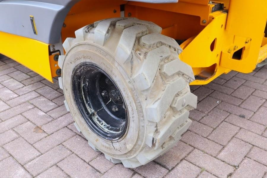 Ollós emelő Haulotte Compact 12RTE Electric, 12m Working Height, 450kg: 12 kép.