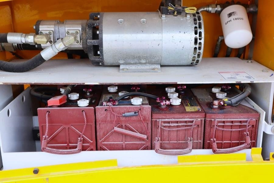 Ollós emelő Haulotte Compact 12RTE Electric, 12m Working Height, 450kg: 5 kép.