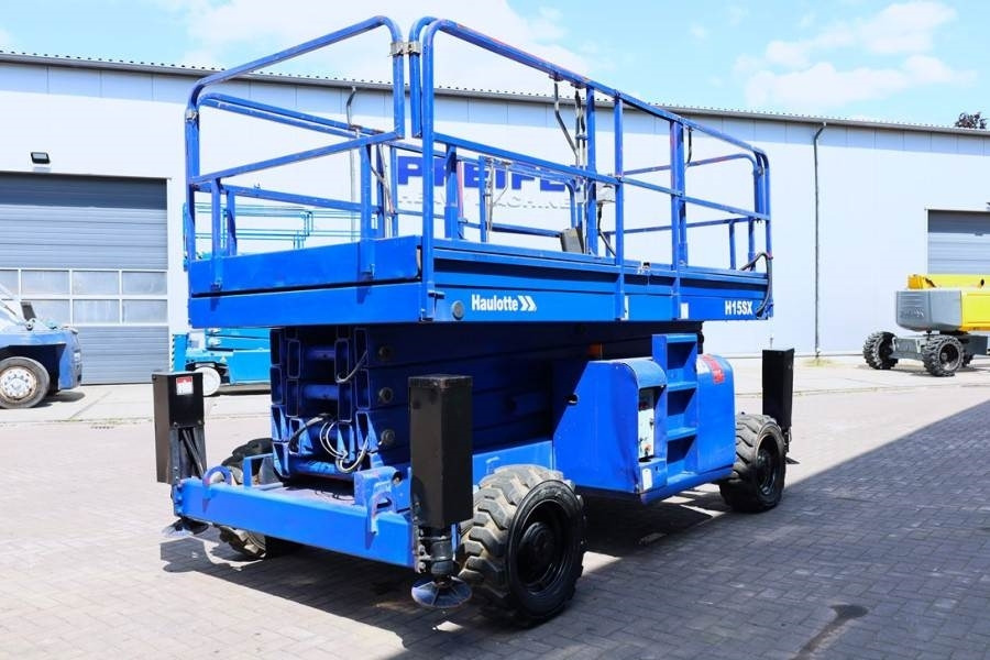 Haulotte H15SX Diesel, 4x4 Drive 15 Working Height, 500kg C - Ollós emelő: 2 kép. Haulotte H15SX Diesel, 4x4 Drive 15 Working Height, 500kg C - Ollós emelő: 2 kép.