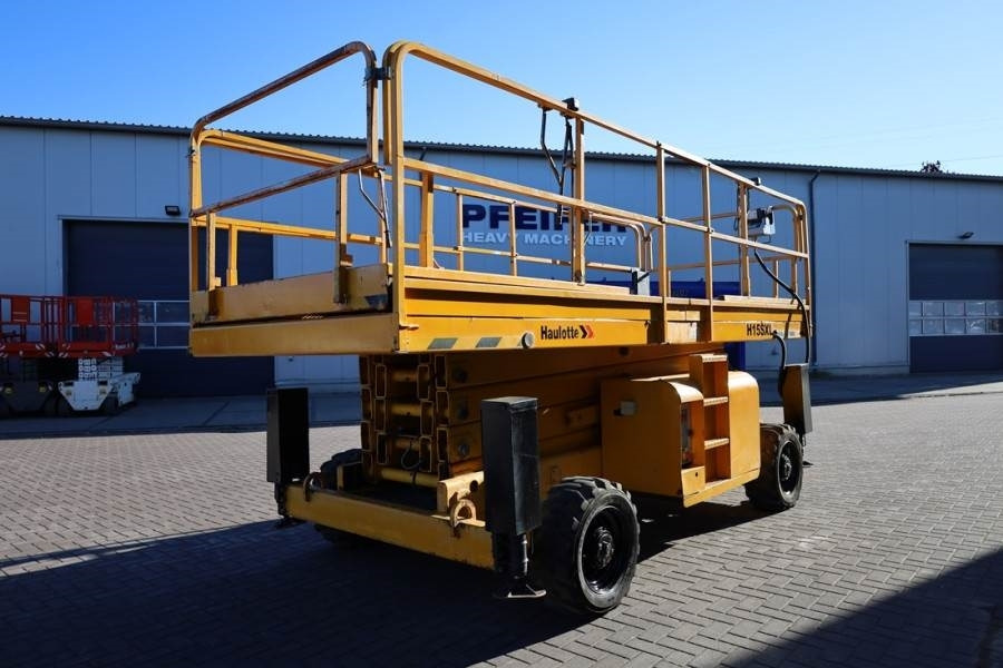 Haulotte H15SXL Diesel, 4x4 Drive, 15m Working Height, 500k - Ollós emelő: 2 kép. Haulotte H15SXL Diesel, 4x4 Drive, 15m Working Height, 500k - Ollós emelő: 2 kép.