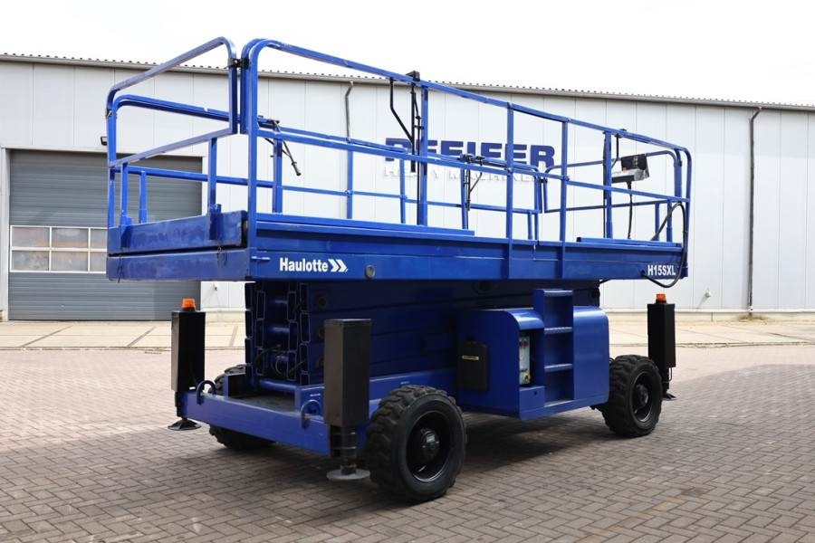 Haulotte H15SXL Diesel, 4x4 Drive, 15m Working Height, 500k - Ollós emelő: 2 kép. Haulotte H15SXL Diesel, 4x4 Drive, 15m Working Height, 500k - Ollós emelő: 2 kép.