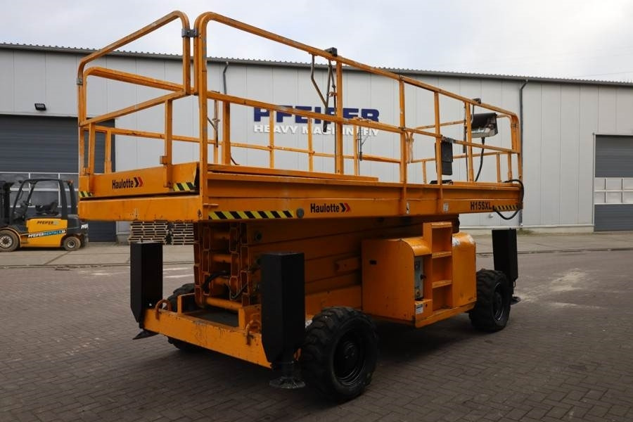 Haulotte H15SXL Diesel, 4x4 Drive, 15m Working Height, 500k - Ollós emelő: 3 kép. Haulotte H15SXL Diesel, 4x4 Drive, 15m Working Height, 500k - Ollós emelő: 3 kép.