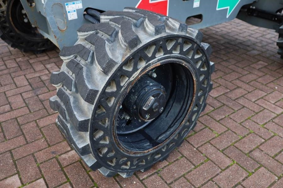 Haulotte HA16RTJ PRO Diesel, 4x4x4 Drive, 16 m Working Heig - Személyemelő: 2 kép. Haulotte HA16RTJ PRO Diesel, 4x4x4 Drive, 16 m Working Heig - Személyemelő: 2 kép.