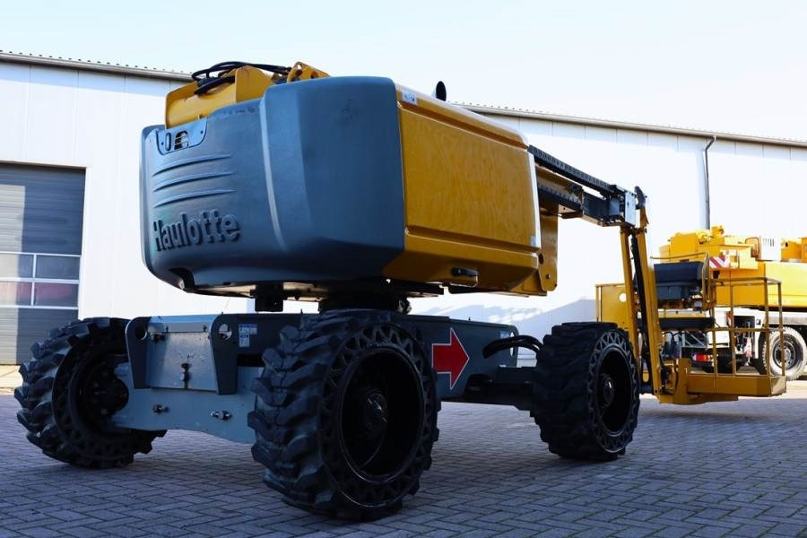 Haulotte HA16RTJ Pro Diesel, 4x4x4 Drive, 16 m Working Heig - Személyemelő: 2 kép. Haulotte HA16RTJ Pro Diesel, 4x4x4 Drive, 16 m Working Heig - Személyemelő: 2 kép.