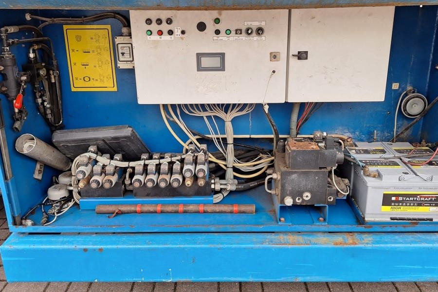 Holland Lift Megastar G320DL30 4WDS/N Diesel, 4x4x4 Drive, 34m - Ollós emelő: 5 kép. Holland Lift Megastar G320DL30 4WDS/N Diesel, 4x4x4 Drive, 34m - Ollós emelő: 5 kép.