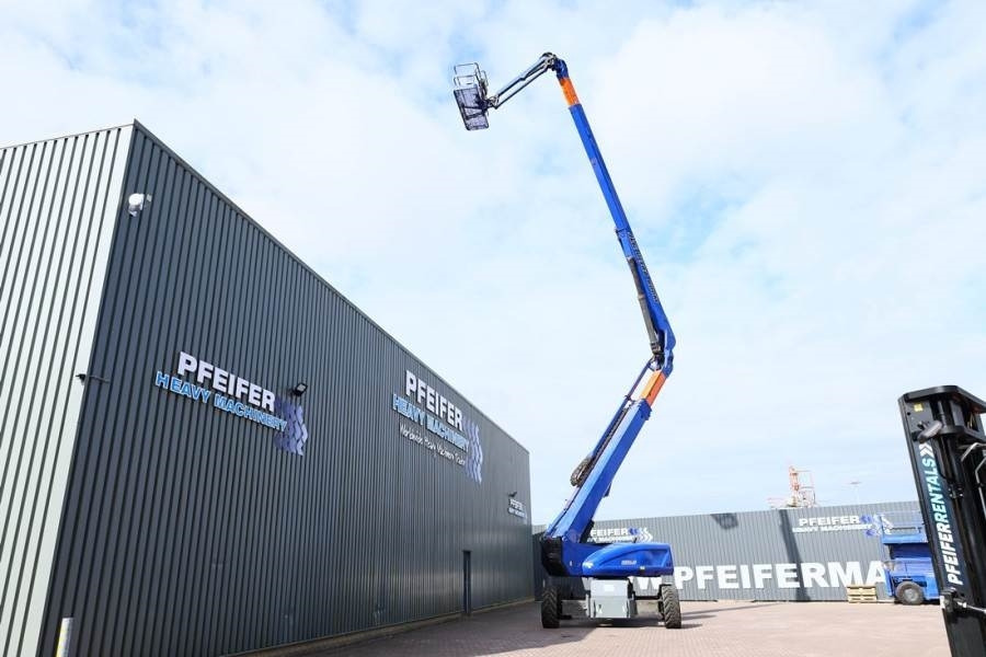 JLG 1250AJP Diesel, 4x4x4 Drive, 40.1m Working Height, - Személyemelő: 3 kép. JLG 1250AJP Diesel, 4x4x4 Drive, 40.1m Working Height, - Személyemelő: 3 kép.