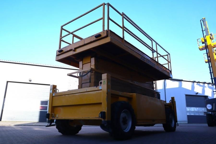 JLG 210-25 Diesel, 4x4 Drive, 23m Working Height, 1000 - Ollós emelő: 2 kép. JLG 210-25 Diesel, 4x4 Drive, 23m Working Height, 1000 - Ollós emelő: 2 kép.