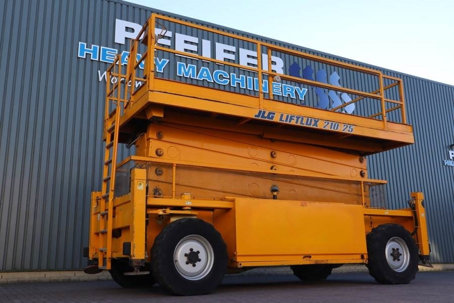 JLG 210-25 Diesel, 4x4 Drive, 23m Working Height, 1000 - Ollós emelő: 1 kép. JLG 210-25 Diesel, 4x4 Drive, 23m Working Height, 1000 - Ollós emelő: 1 kép.