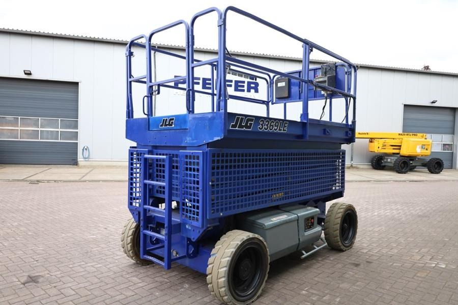 JLG 3369LE Electric, 12m Working Height, 450kg Capacit - Ollós emelő: 2 kép. JLG 3369LE Electric, 12m Working Height, 450kg Capacit - Ollós emelő: 2 kép.