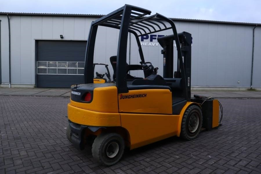 Jungheinrich EFG535 Electric, Lifting Height 4700mm, Freelift 1 - Dízel targonca: 2 kép. Jungheinrich EFG535 Electric, Lifting Height 4700mm, Freelift 1 - Dízel targonca: 2 kép.