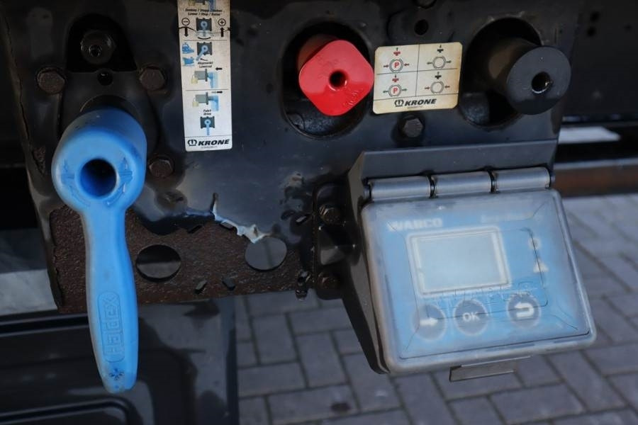 Krone SD Dutch Registration, 3-Axle, Lift Axle, Air Susp - Ponyvás pótkocsi: 5 kép. Krone SD Dutch Registration, 3-Axle, Lift Axle, Air Susp - Ponyvás pótkocsi: 5 kép.