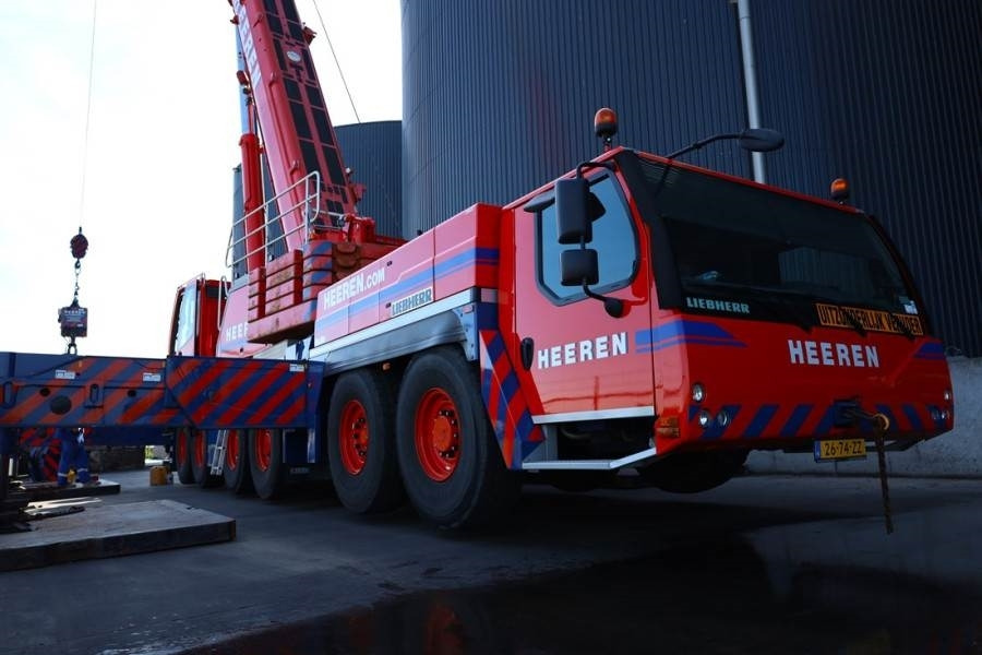 Liebherr LTM1300-6.2 Dutch Registration, 12x8, 300t Capacit - Terepjáró autódaru: 1 kép. Liebherr LTM1300-6.2 Dutch Registration, 12x8, 300t Capacit - Terepjáró autódaru: 1 kép.