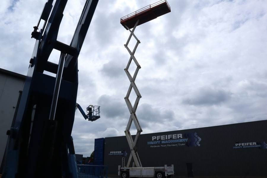 Liftlux SL320-30DS Diesel, 4x4 Drive, 34m Working Height, - Ollós emelő: 3 kép. Liftlux SL320-30DS Diesel, 4x4 Drive, 34m Working Height, - Ollós emelő: 3 kép.