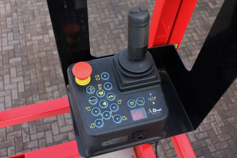 Magni DS1823RT New And Available Directly From Stock, Di - Ollós emelő: 4 kép. Magni DS1823RT New And Available Directly From Stock, Di - Ollós emelő: 4 kép.