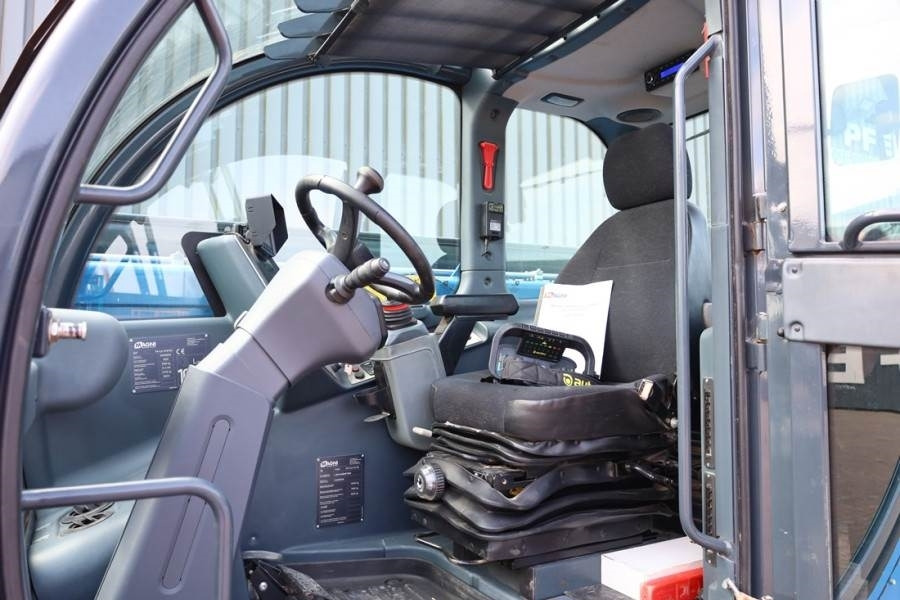 Magni - TH5,5.15-D7/D Diesel, 4x4x4 Drive, 5.5t Ca - Teleszkópos rakodó: 4 kép. Magni - TH5,5.15-D7/D Diesel, 4x4x4 Drive, 5.5t Ca - Teleszkópos rakodó: 4 kép.