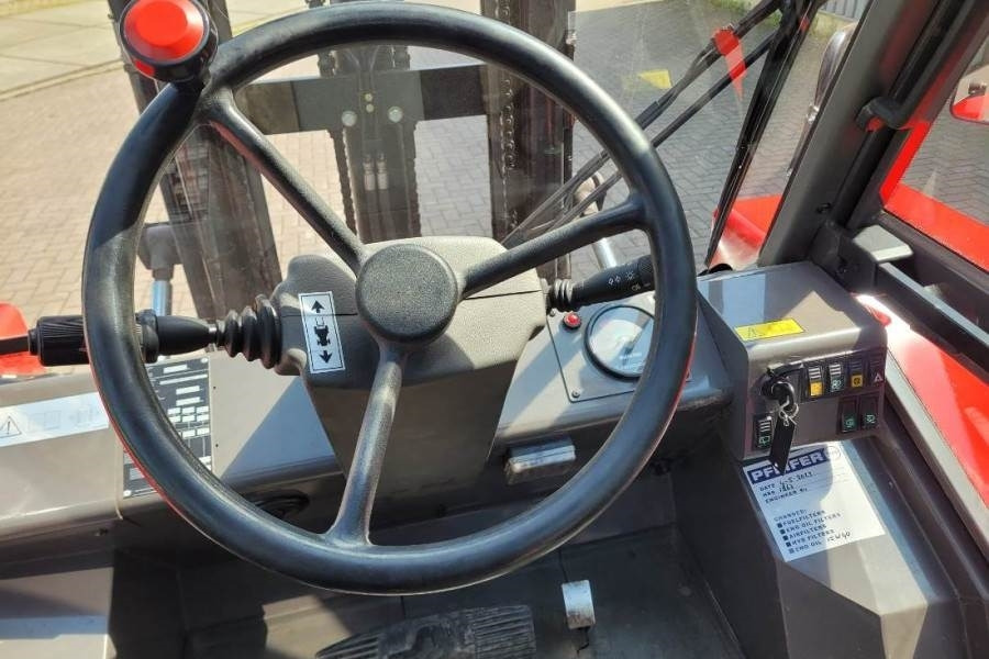 Manitou M30-4 Valid Inspection, *Guarantee, Diesel, 4x4 Dr - Terepjáró képességű targoncá: 4 kép. Manitou M30-4 Valid Inspection, *Guarantee, Diesel, 4x4 Dr - Terepjáró képességű targoncá: 4 kép.