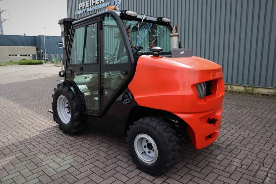 Manitou MC25-4 Valid Inspection, *Guarantee, Diesel, 4x4 D - Terepjáró képességű targoncá: 4 kép. Manitou MC25-4 Valid Inspection, *Guarantee, Diesel, 4x4 D - Terepjáró képességű targoncá: 4 kép.