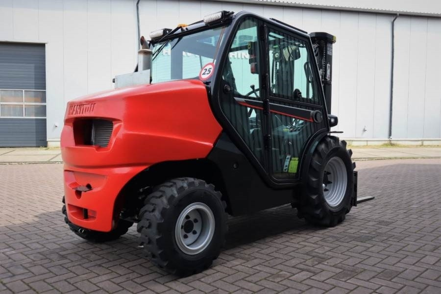 Manitou MC25-4 Valid Inspection, *Guarantee, Diesel, 4x4 - Terepjáró képességű targoncá: 2 kép. Manitou MC25-4 Valid Inspection, *Guarantee, Diesel, 4x4 - Terepjáró képességű targoncá: 2 kép.