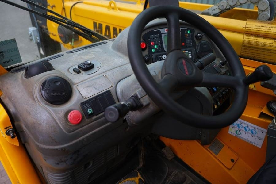 Manitou MRT2150 Privilege Diesel, 4x4 Drive And 4-Wheel St - Teleszkópos rakodó: 4 kép. Manitou MRT2150 Privilege Diesel, 4x4 Drive And 4-Wheel St - Teleszkópos rakodó: 4 kép.