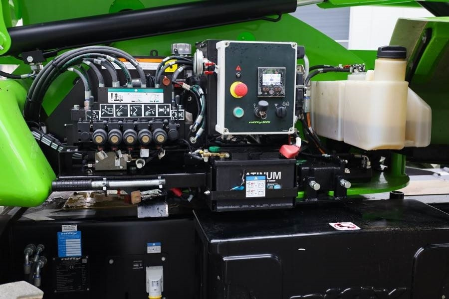 Niftylift HR21 HYBRIDE 4x4 MK2 Hybride, 4x4 Drive, 21m Worki - Személyemelő: 5 kép. Niftylift HR21 HYBRIDE 4x4 MK2 Hybride, 4x4 Drive, 21m Worki - Személyemelő: 5 kép.